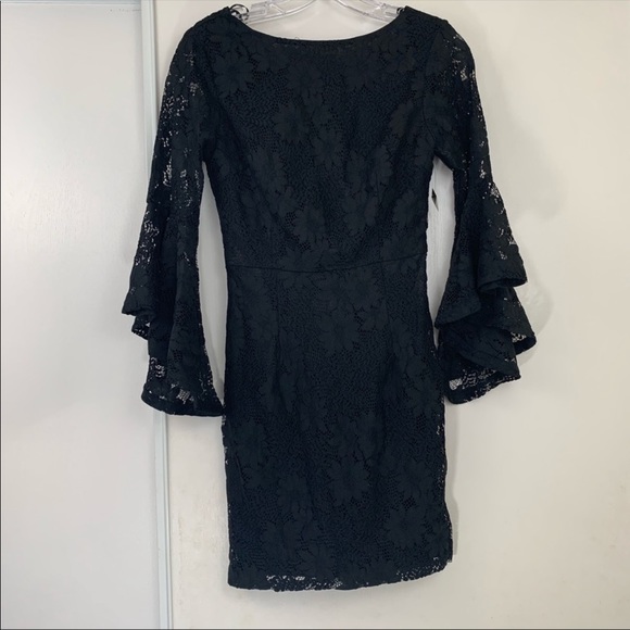Lulu’s Lace Bodycon dress with bell sleeves - Picture 3 of 7